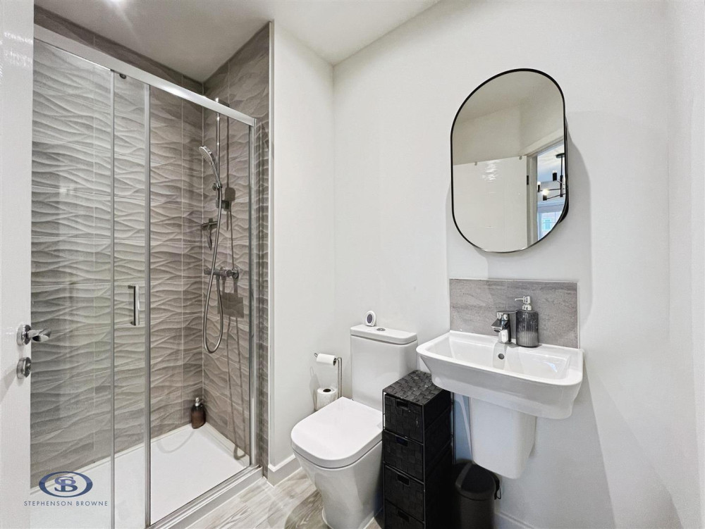 Master bedroom en suite (Credit: Stephenson Browne)