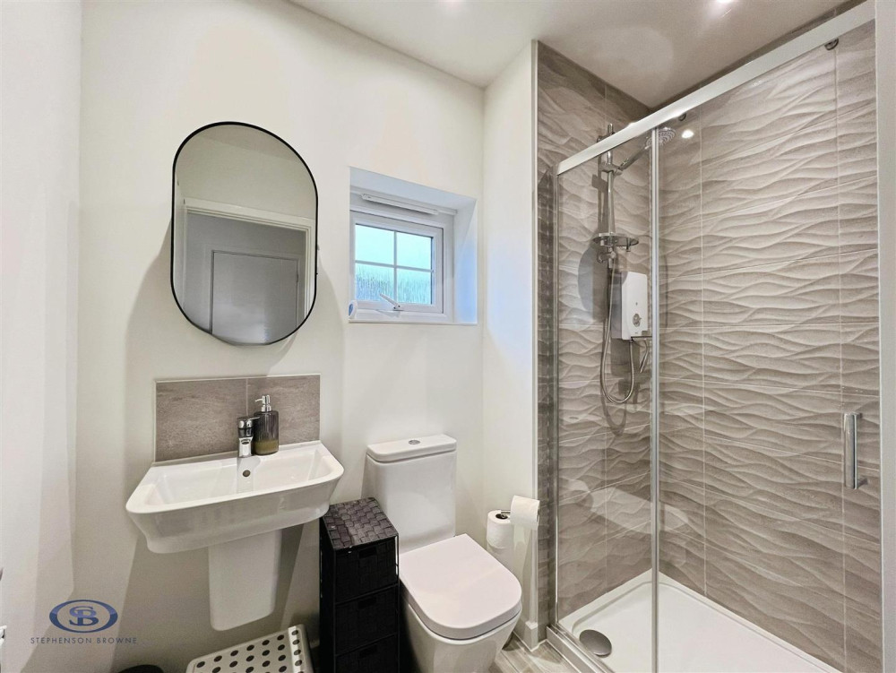 Second bedroom en suite (Credit: Stephenson Browne)