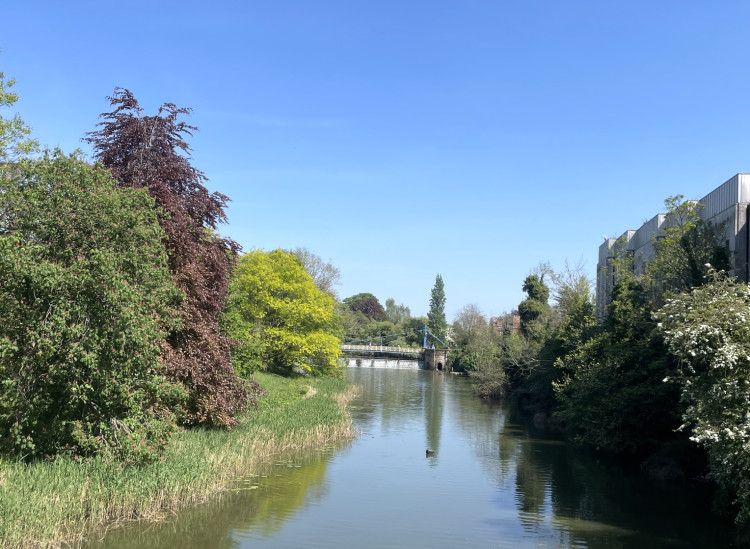 The council has urged caution near open water following heatwave fatalities including the River Leam (image via Nub News)