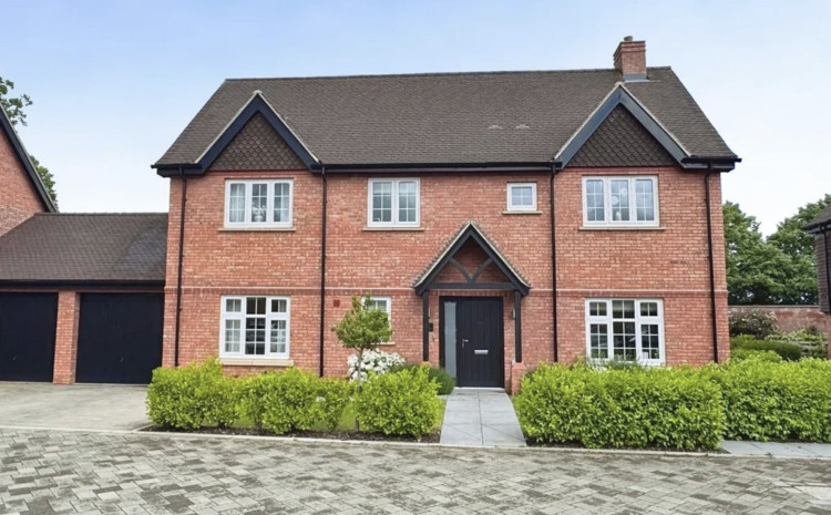 This week we have looked at an exceptional four-bedroom home in North Leamington , currently available for £1,050,000.