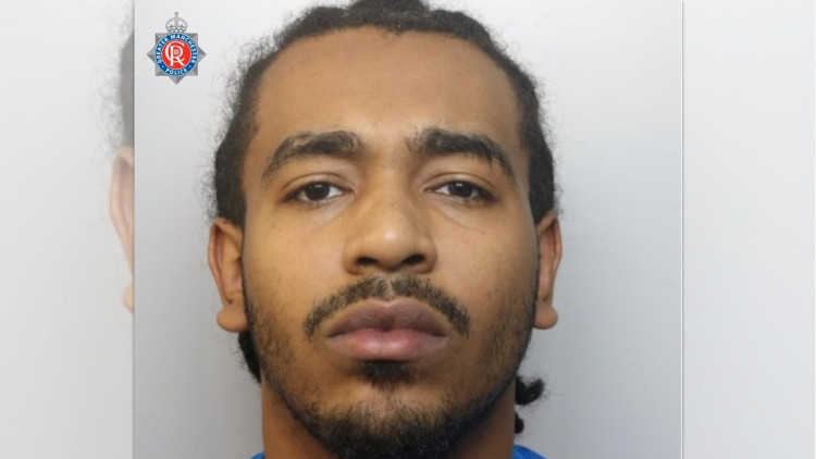 Police are looking to trace 21-year-old Remeco Shaw, who is wanted on recall to prison and has links to Stockport (Image - GMP)