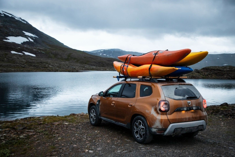 Families are embracing flexible UK road trips as modern cars make staycations more comfortable, practical and stress-free