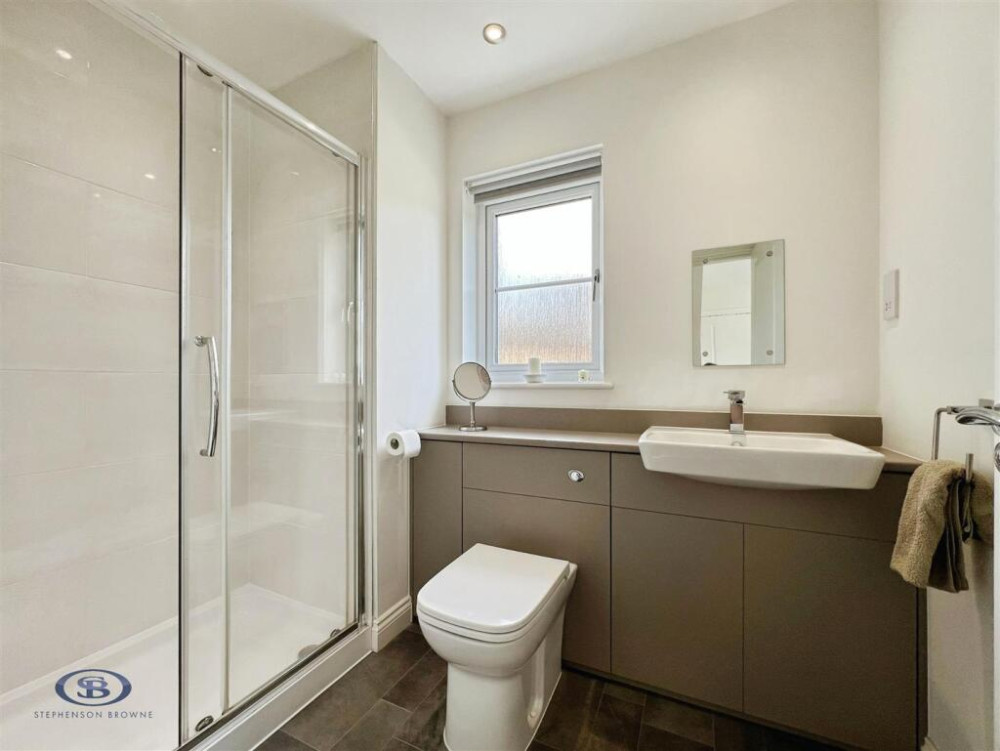Master bedroom en suite (Credit: Stephenson Browne)
