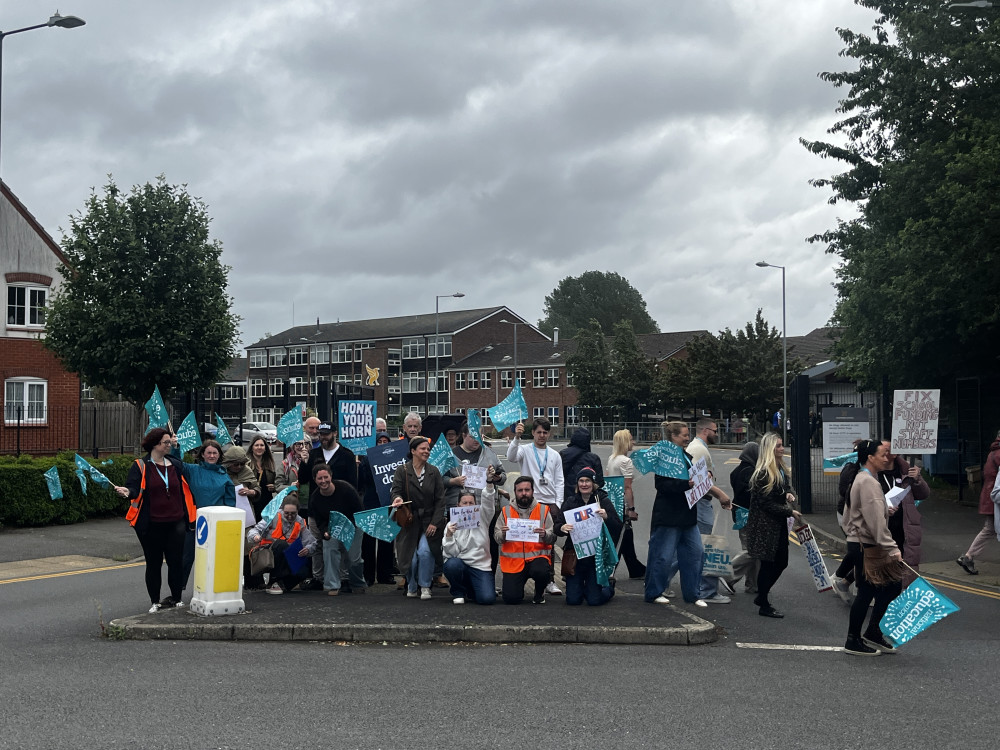 Staff at Warwick's Aylesford School begin first day of strikes over job cuts (image via Nub News) 
