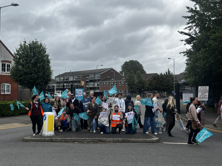 Staff at Warwick's Aylesford School begin first day of strikes over job cuts (image via Nub News) 
