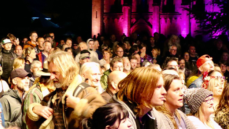  Sophie Ellis-Bextor, Inspiral Carpets and D:Ream are among 20 acts set for Night At The Abbey.
