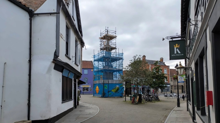Glastonbury Market Place monument damaged as police appeal (LL/DILY)
