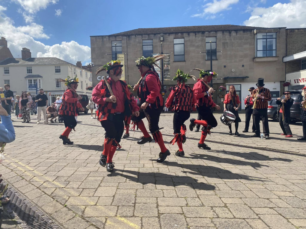 Morris dancing in Warwick in June 2024 (image by Nub News)