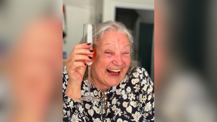 Marcela Elliott, 80, wants to thank those that helped her after falling over in Richmond last month (credit: Image supplied).