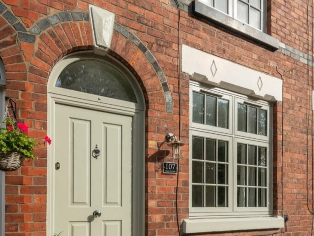 Our friends and sponsors at Julian Wadden present their letting of the week - this 'exquisite' two-bedroom terraced house on Bramhall lane (Image - Julian Wadden)