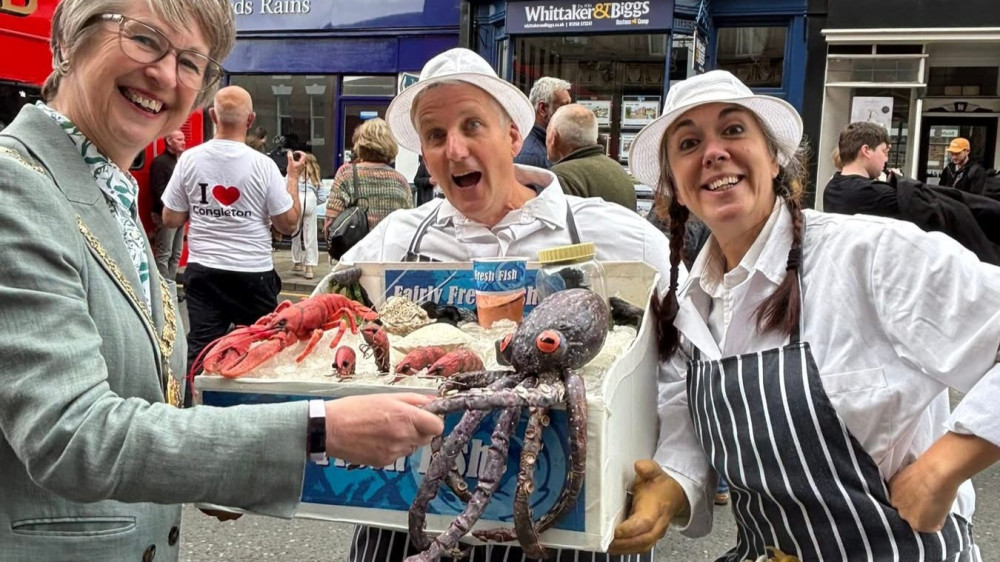 Town Mayor Suzy Firkin with the fishmonger street performers (Credit: CTC)