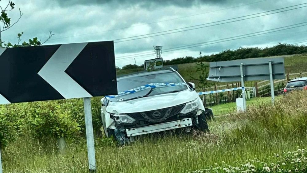 On Sunday 15 June, a Nissan Qashqai crashed into the roundabout om Tottys Hall Way/Minshull New Road (Photo: Nub News).