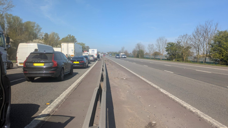 Two lanes are closed (image via Nub News)