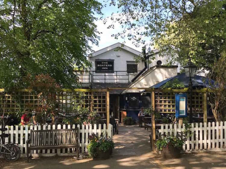 The Boaters Inn can be found of the riverside bank of Canbury Gardens on Lower Ham Road, Kingston (Credit: Nub News)