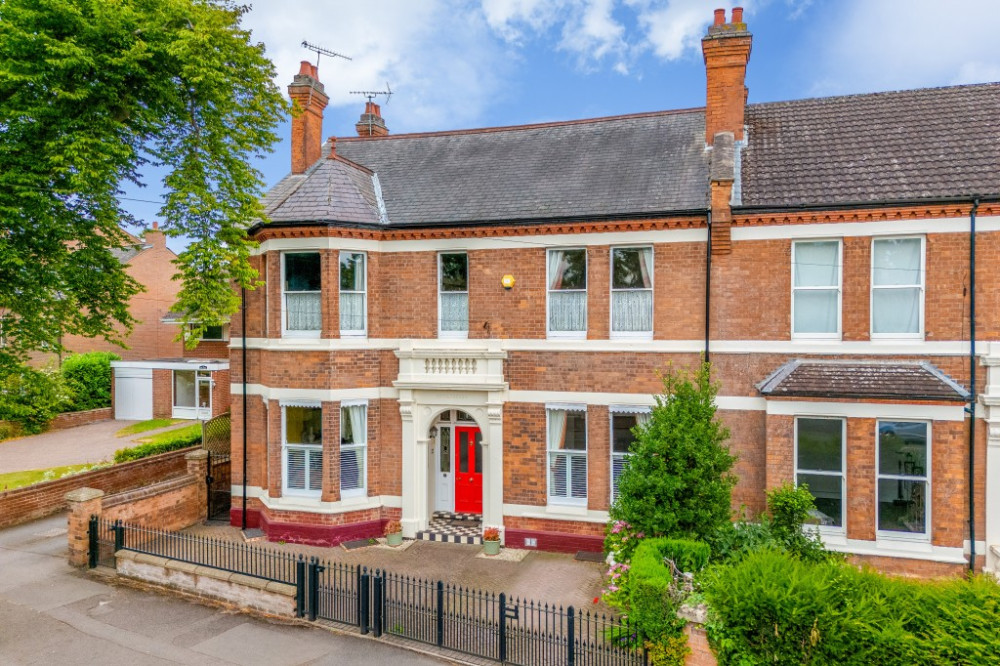 Our property for this week comes courtesy of our exclusive property sponsor Julie Philpot Residential.