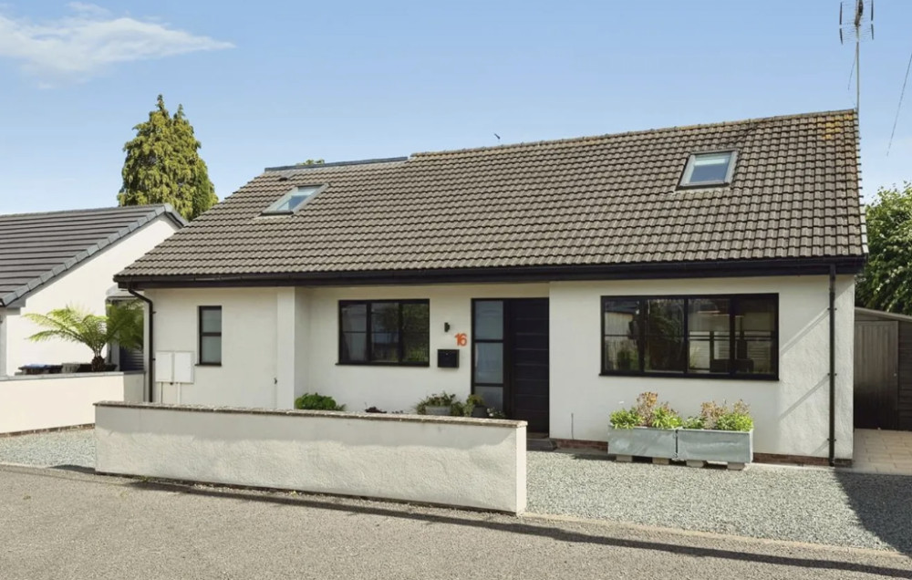 This week we have looked at ' a detached dormer bungalow on Conway Road in Leamington' , currently available for £580,000.