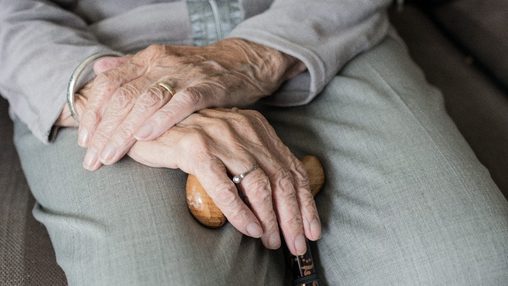 The heat can be dangerous for older people (image via sabinevanerp on Pixabay)