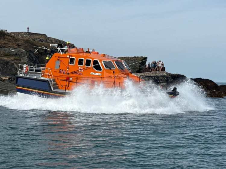 Dave Hursthouse was part of an RNLI volunteer team tasked by the UK Coastguard to assist a yacht with mechanical issues near Llanddwyn. (Photo: Dave Hursthouse)