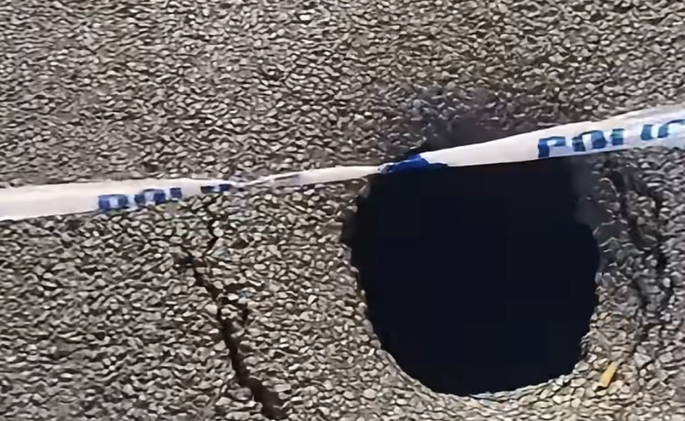 A significant sinkhole has led to the temporary closure of Regent Street in Leamington. (image via Leam.on)