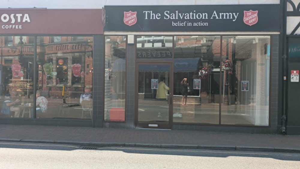 Sandbach's Salvation Army charity shop has closed along with Jenny's Tea Shop. (Photos: Nub News) 