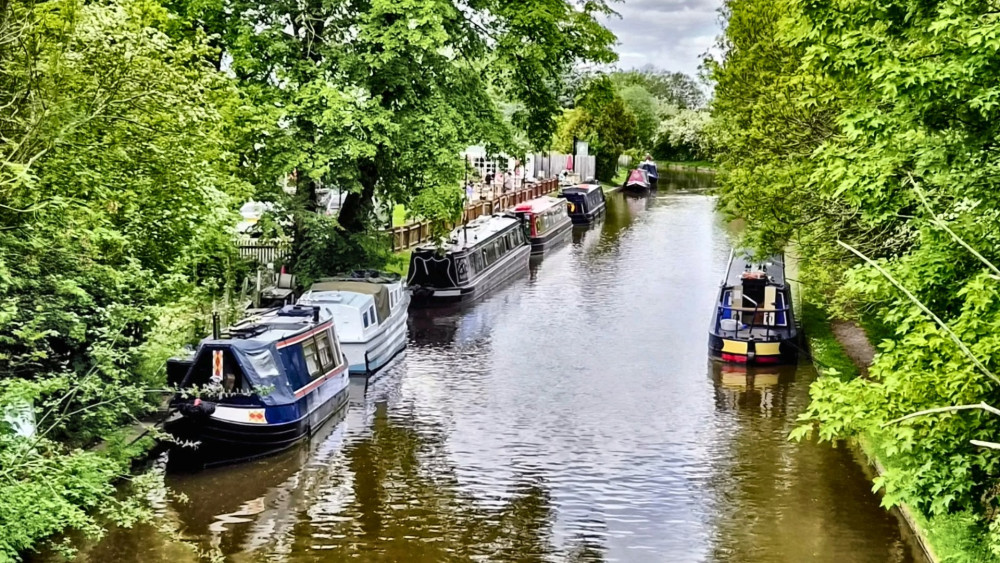 On Sunday 28 June, emergency services were alerted to an incident on the Shropshire Union Canal near Coole Lane, Nantwich (Photo: Nub News).