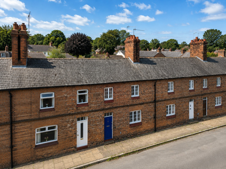 The property is positioned within the highly desirable and vibrant community of Handbridge (Thornley Groves)