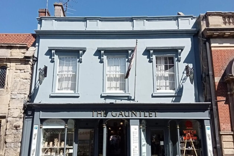  The historic High Street shopping arcade includes 16 independent shops and seven flats.