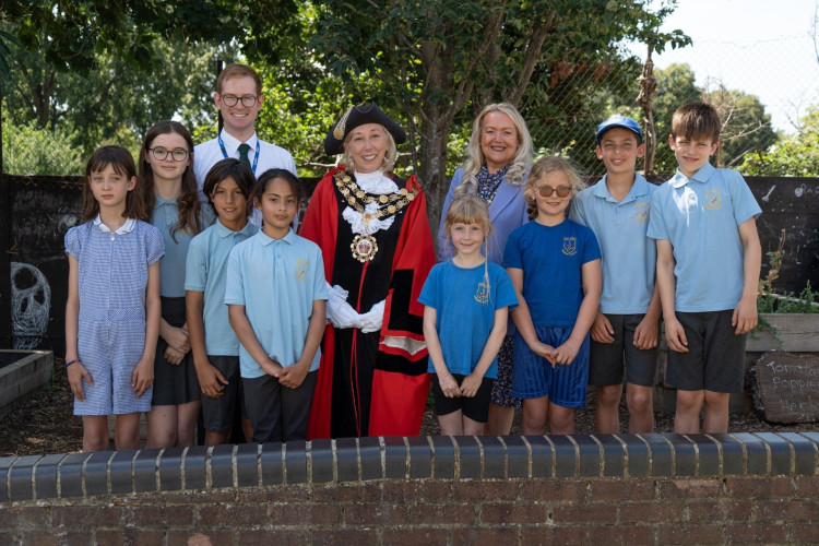 Pupils from East Sheen Primary School’s eco group joined Richmond Mayor Cllr Nancy Baldwin, Cllr Cambridge, and school staff to celebrate the new programme (Credit: Richmond Council)