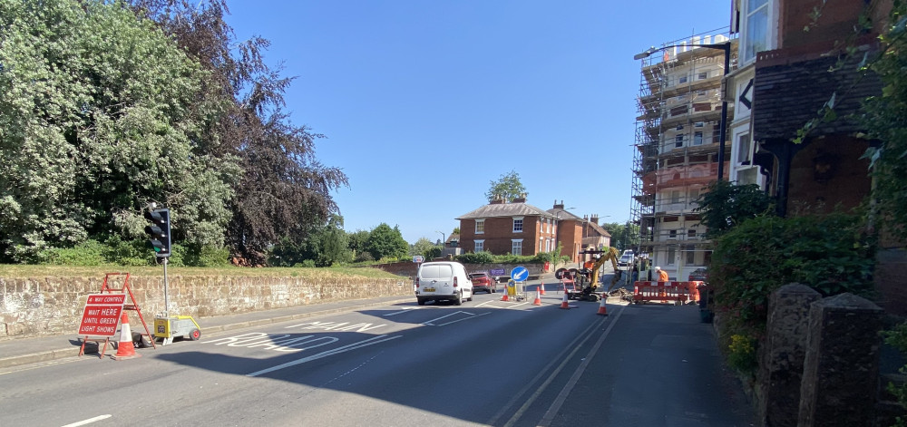 Traffic lights will remain in place until Friday evening (image by Nub News)