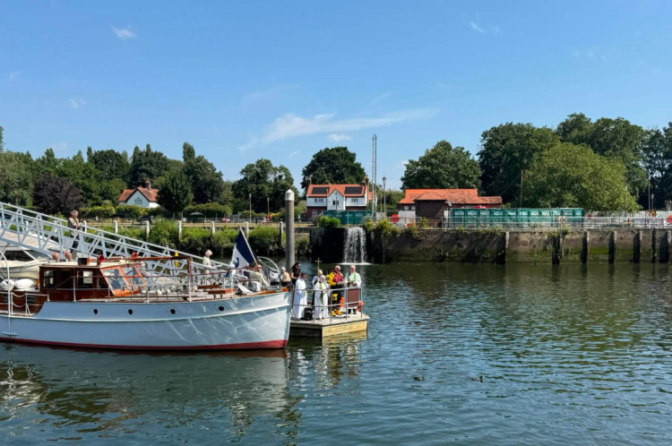 Local vicar, Reverand David Cloake, led the annual blessing of the River Thames at Teddington yesterday (Credit: Teddington RNLI)