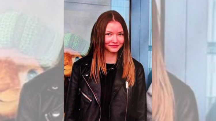 Police are appealing for information to help find Maria, a missing 17-year-old who was last seen in Bredbury (Image via GMP)