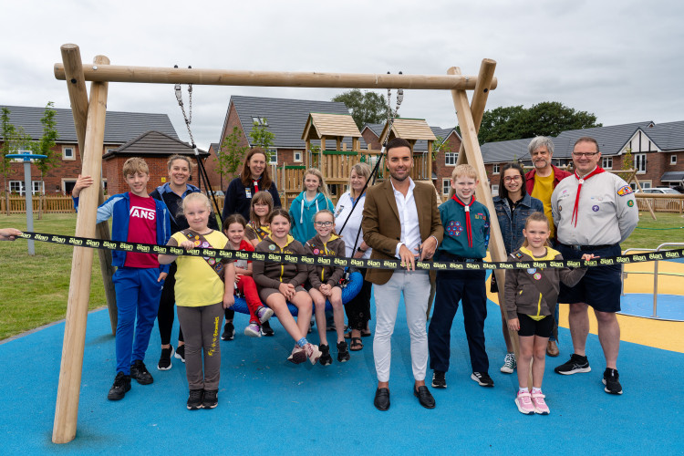Elan's Ken Murray and local residents cut the ribbon to the new play area at the Oak Grange development (Credit: Elan)