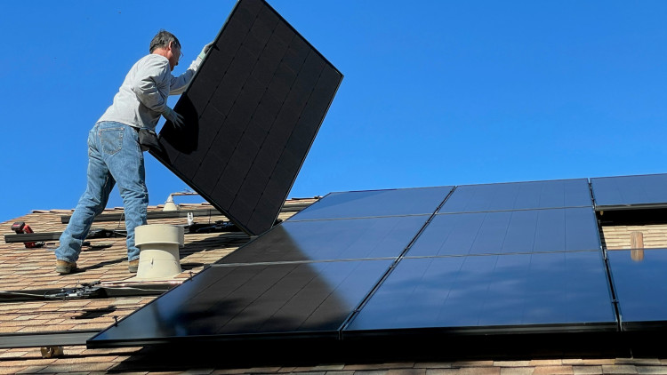 Richmond residents now get £600 off solar panels and batteries (credit: Unsplash).