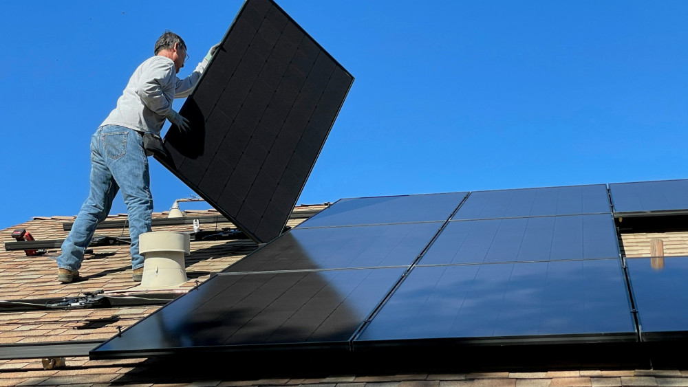 Richmond residents now get £600 off solar panels and batteries (credit: Unsplash).