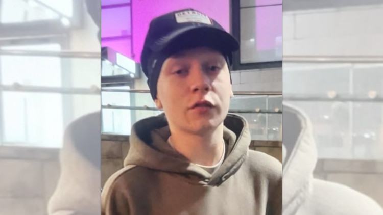 Police are appealing for information to help find a missing teen who was last seen boarding a train from Buxton (Image - Derbyshire Police)