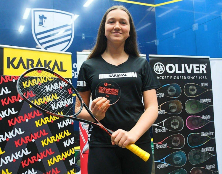 Freya Hennings with England Squash Rising Star Award (Image supplied)
