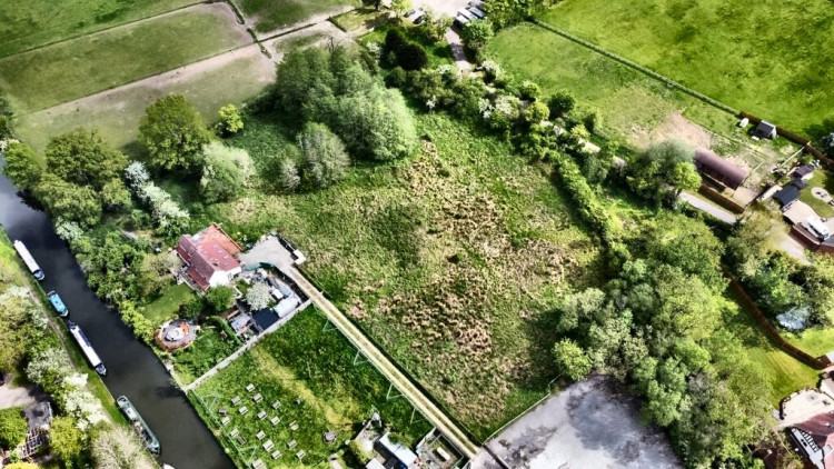 The plot of land neighbours the Grand Union Canal (image via RightMove)