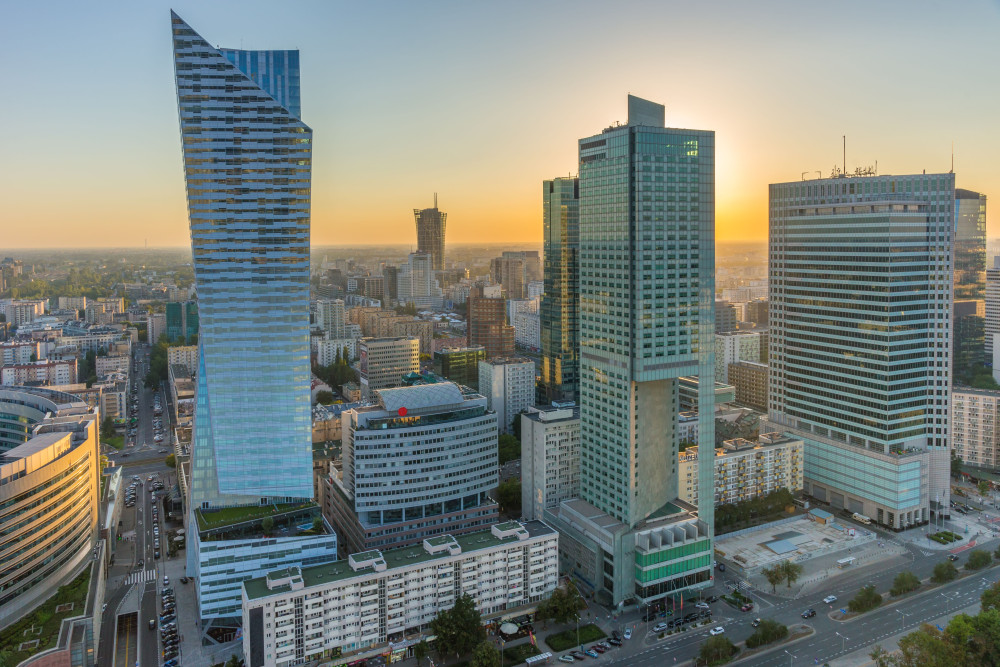 Buying a luxury property in the Polish capital is rarely just about square footage and price. For an investor, an expat planning an extended stay, or a company looking for a prestigious home for its executives, one question usually matters most: where should you put your capital so it holds its value over time? Warsaw's premium market is remarkably diverse, though, and the choice of district can determine the profitability of the entire investment.