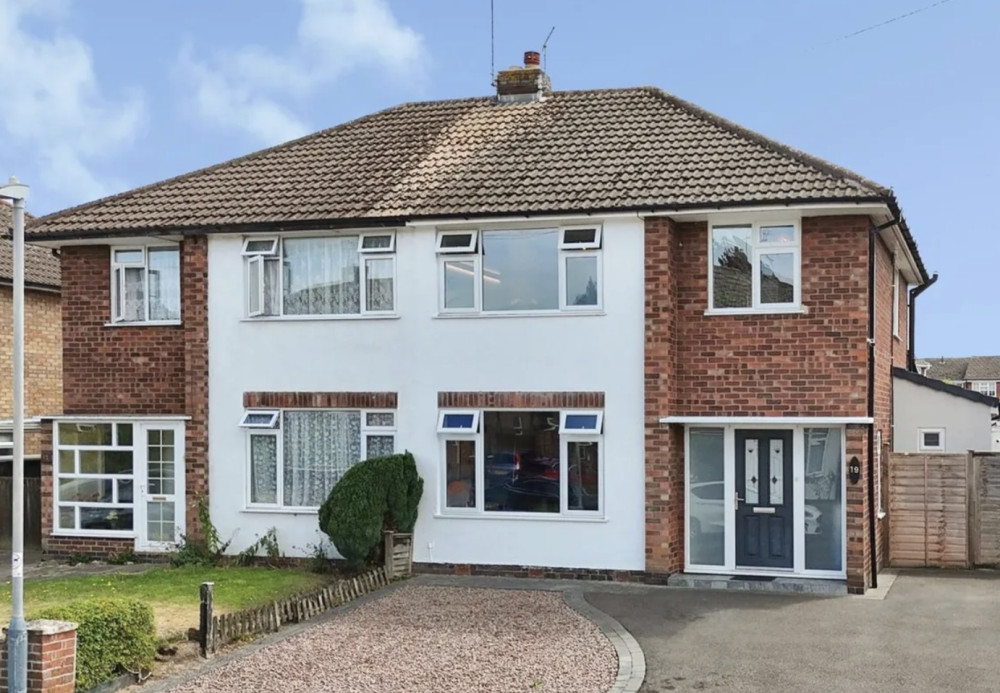 This week we have looked at ' a well-presented family home in Radford Semele in Leamington' , currently available for £450,000.