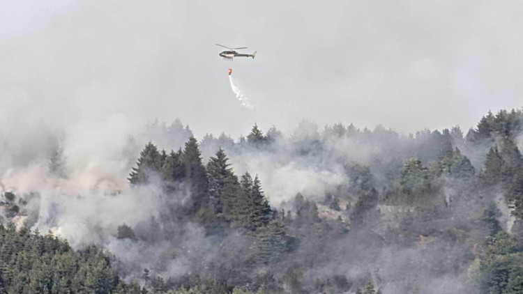 Cheshire Fire and Rescue Service have shared an update as crews continue to tackle a blaze at Macclesfield Forest (Credit: Chris Heapy)