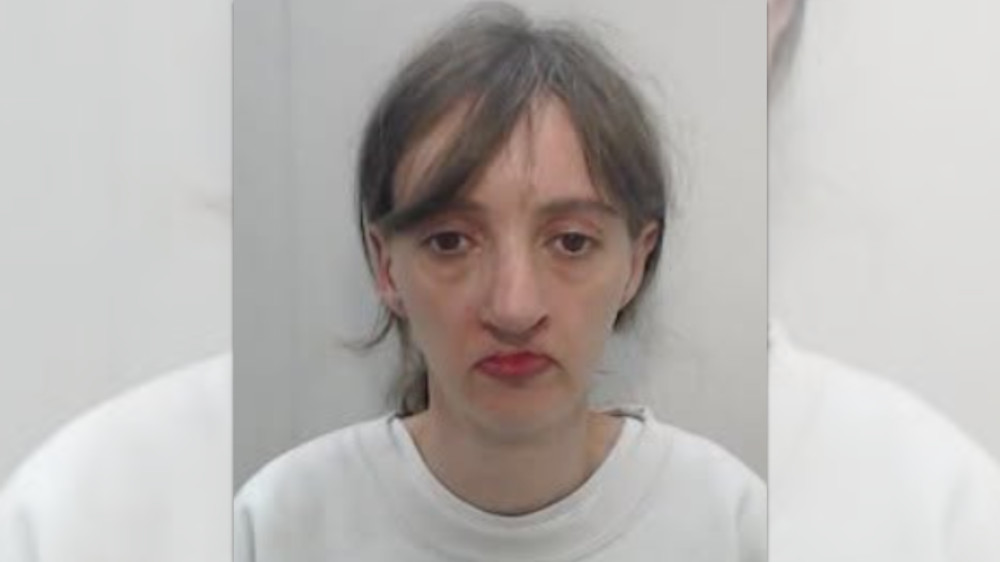 Police are appealing for information to help find 37-year-old Rachel, a missing woman who has links to Stockport (Image - Derbyshire Police)