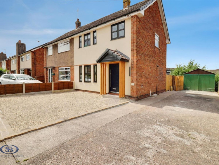 Take a look at this home in Queen's Drive, Sandbach. (Photos: Stephenson Browne) 