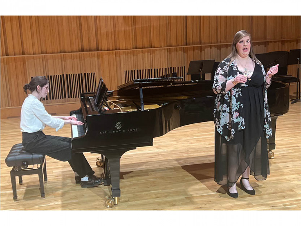 Ellen Smith (mezzo-soprano) and Elizabeth Haughan (piano)