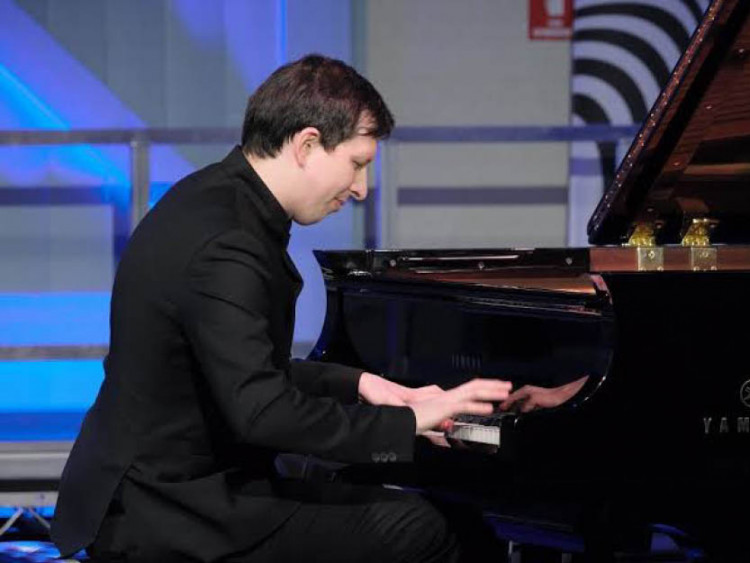 Lucas Krupinski piano 