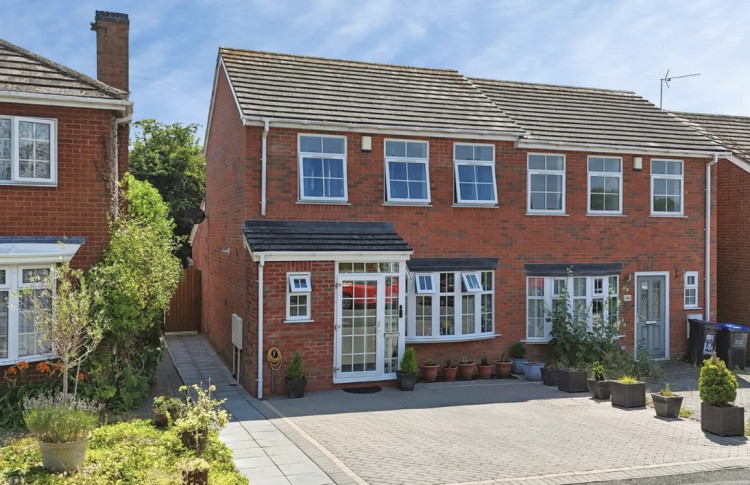 This week we have looked at ' a three-bedroom home on Charnwood Way in Leamington' , currently available for £350,000.