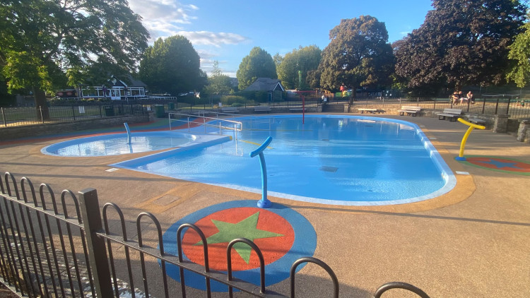 The opening date for Warwick's paddling pool has now been announced (image via Nub News)