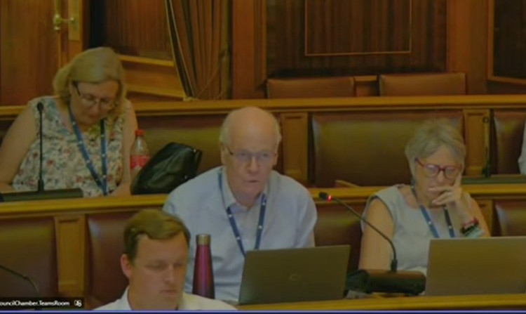Cllr Spencer Flower (centre)