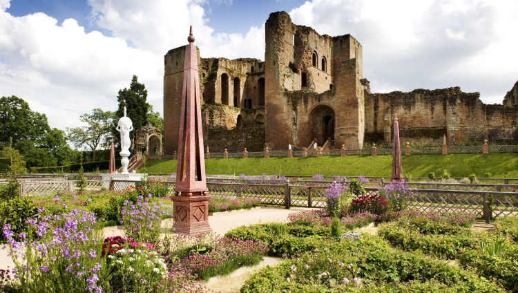 There's lots on in Kenilworth this weekend! (image via English Heritage)