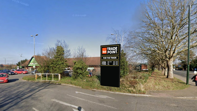 An artist impression of what the B&Q TradePoint sign could look like at Hanworth (credit: Planning application).