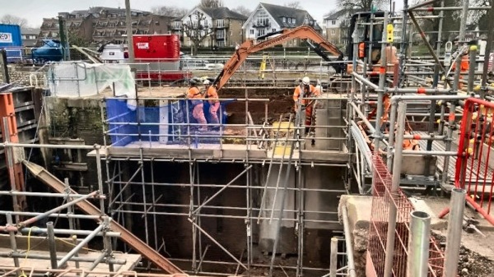 Engineers tackling unique challenges as part of the Teddington Launch Lock refurbishment with temporary support (Credit: Richmond Council)